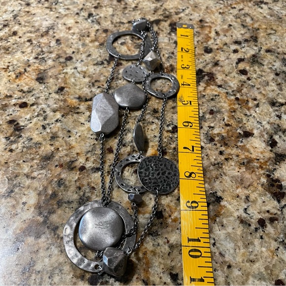 Hammered open circle necklace - Picture 4 of 5